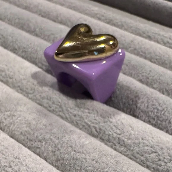 Purple Resin Heart Ring w/ Gold Tone Heart – Size 6 Statement Ring - Picture 4 of 16